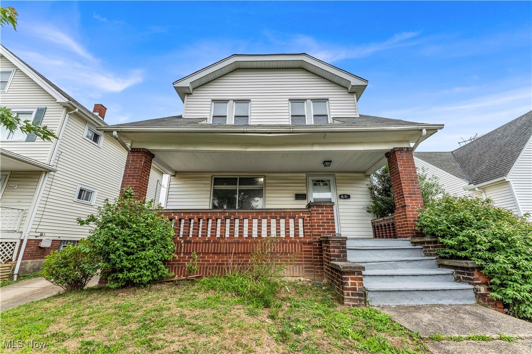 4691 E 90th St., Garfield Heights - Spacious 3-bed 1-bath single-family home! //
$ 1295 rent / $ 1295 deposit //
$55 application fee per adult //
1-2 pets OK in this unit. After application pre-approval, a PetScreening is required for any animals to proceed with one of our properties; a PetScreening affidavit is still required if you have no pets. (Some breed restrictions apply per HUD guidelines). //
NO SMOKING //
1 time $169 non-refundable set up fee paid at lease signing //
$35/month required resident benefit package; can include personal property/liability insurance for an additional $10/month for $45/month total. //
After application Pre-Approval 1 applicant per household application is required to fill out a PetScreening application, before being about to proceed with placing a Reservation Fee for one of our properties. You will receive a pre-approval for your application and in order to proceed, the PetScreening is required. Even if you have NO pets - this application must be filled out. One time, non-refundable pet fee of $250-600 per animal applies to all pets & must be paid before or when you pay your first month rent. (No fee for qualified assistance animals). //
Our application is processed through secure site: Findigs, and they require ID and income verification. Without this, your application will not be processed. They offer 24/7 chat support on their application directly if you have any questions. //
BEDROOMS:3 //
BATHROOMS:1 //
APPLIANCES PROVIDED: Stove, microwave, and dishwasher //
UTILITIES / RESIDENT RESPONSIBILITY: Residents are responsible for all utilities including: water/sewer/trash, gas & electric and are responsible to maintain lawn care maintenance & snow removal. //
Serious inquiries only.