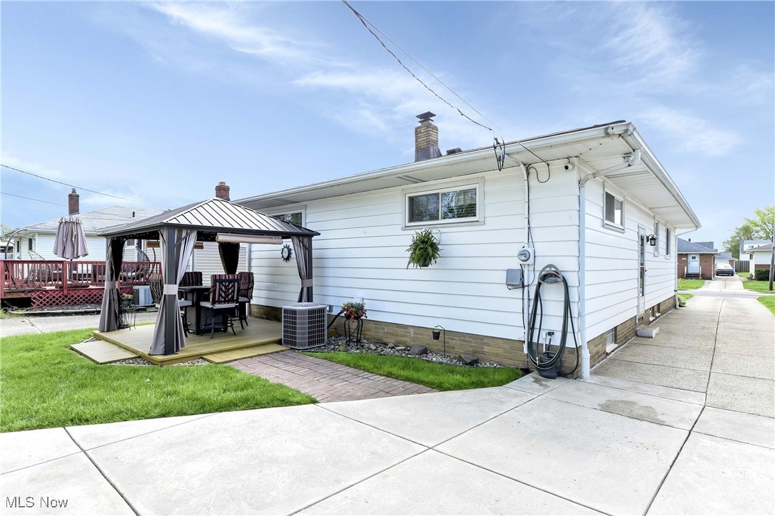 13717 Carpenter Road, Garfield Heights, Ohio image 5