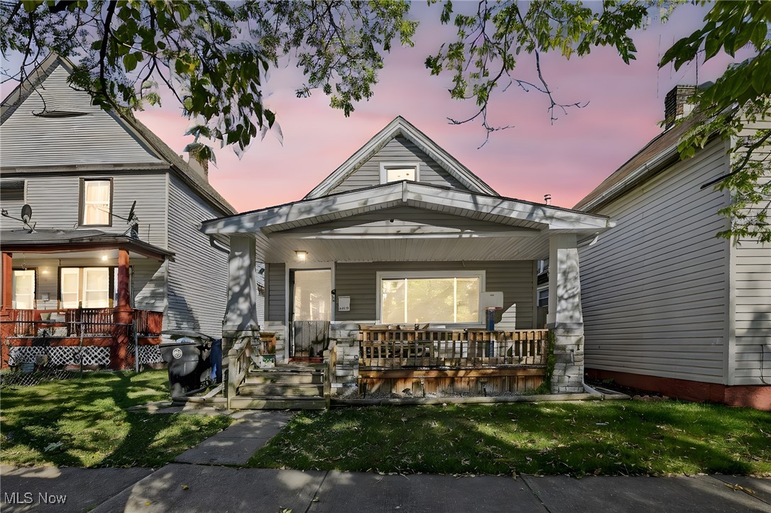 James M Hoyts - Residential