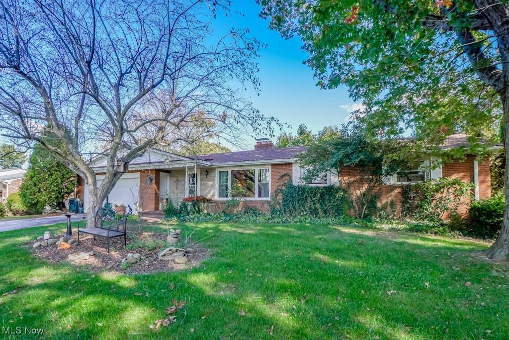 Photo of 1010 Las Olas Boulevard NW, North Canton, OH 44720 (MLS # 5164148)