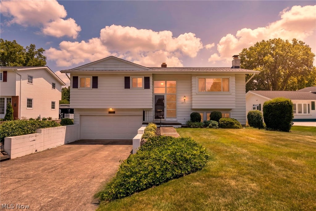 Photo of 5773 Sherwood Drive, North Olmsted, OH 44070 (MLS # 5224706)