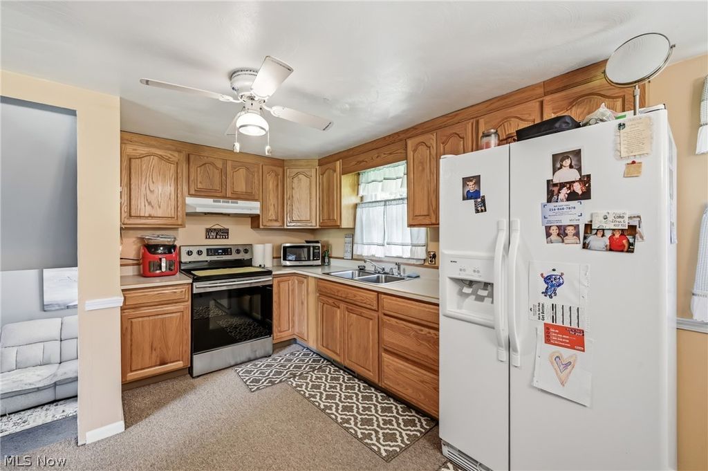 Photo of 42033 Edward Circle, Columbiana, OH 44408 (MLS # 5209348)