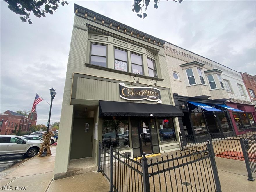 Great Office space for lease in downtown Berea ! Space  overlooks square - could be light retail, insurance or office ! Great area close to everything - walking distance to Courthouse, park area and restaurants !!