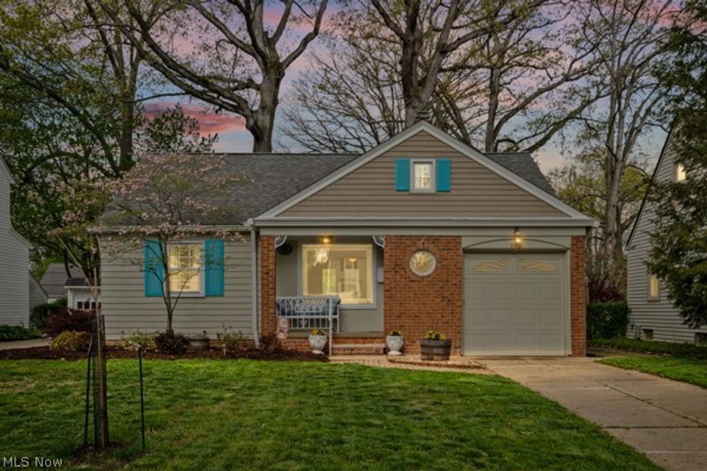 Photo of 552 Lake Forest Drive, Bay Village, OH 44140 (MLS # 5205843)