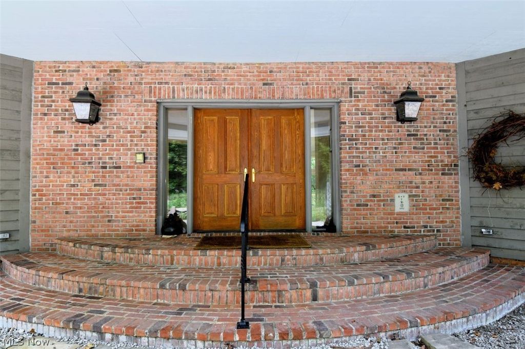 Photo of 13540 Ledgebrook Lane, Chagrin Falls, OH 44022 (MLS # 5219639)