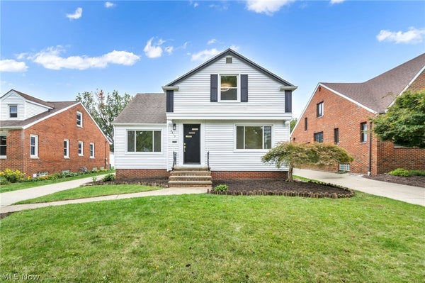3813 FORESTWOOD DR, CLEVELAND, OH 44134 - Image cd18f285d4aaee63757d3e5d648c26fa/2909684815