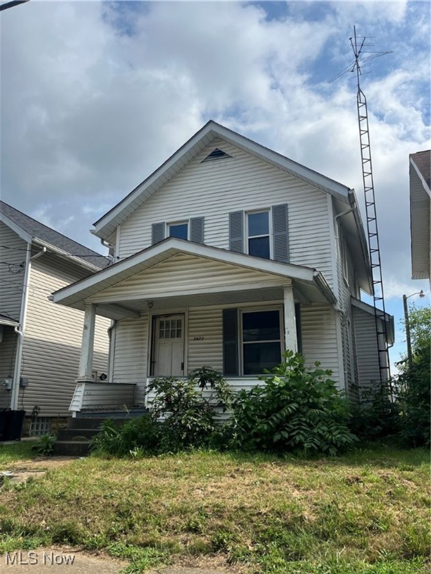 Tons of potential in this fixer upper.  Great opportunity for an investment property.  Needs total rehab.  Cash only  No utilities are on.