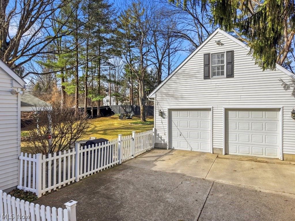 Photo of 54 E Case Drive, Hudson, OH 44236 (MLS # 5192342)