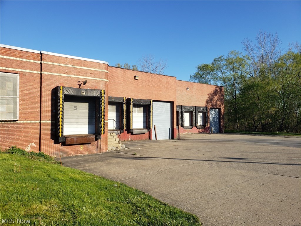 51,955 Sqft Manufacturing Building. 3.36 Acres of Property including Fence in Parking Lot. 8 Exterior and 2 Interior Loading Docks. 1 Overhead Door. 600 Amp 220Volt 3 Phase Power, 40'x210' Crane Bay serviced by 3 Ton Crane. Newer 24,200 Sqft 20' Clear Space Warehouse Space. $2.95/PSF NNN. November Occupancy. Contact me with any questions