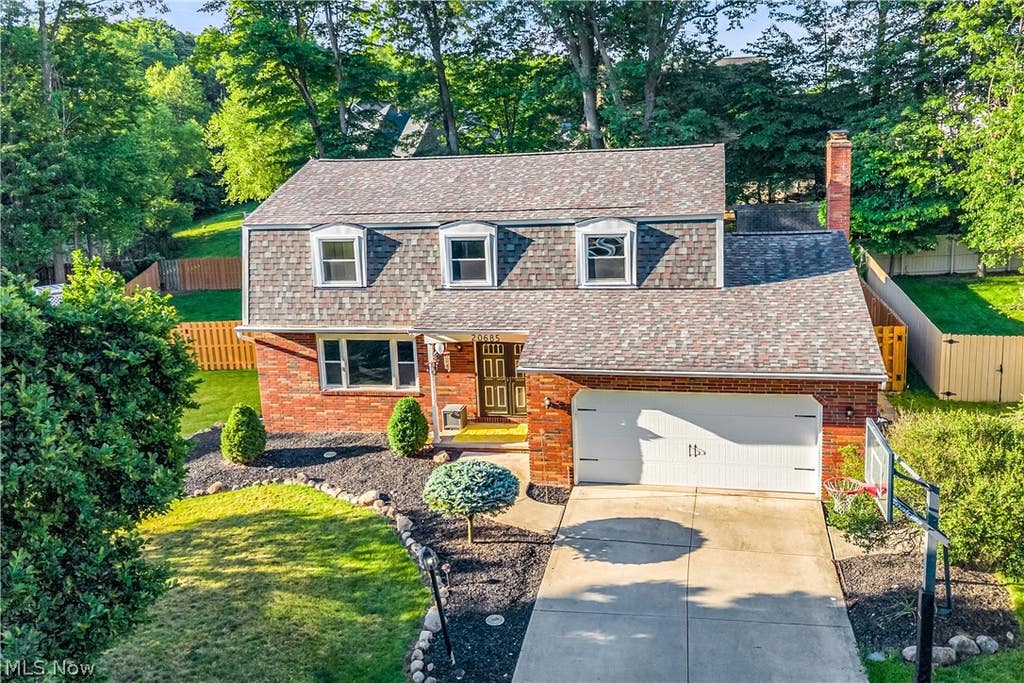 Photo of 20685 Chestnut Drive, Strongsville, OH 44149 (MLS # 5218787)