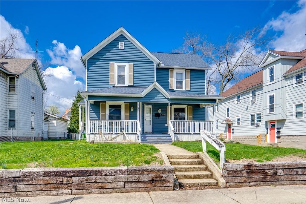 Photo of 242 5th Street NW, Barberton, OH 44203 (MLS # 5199285)