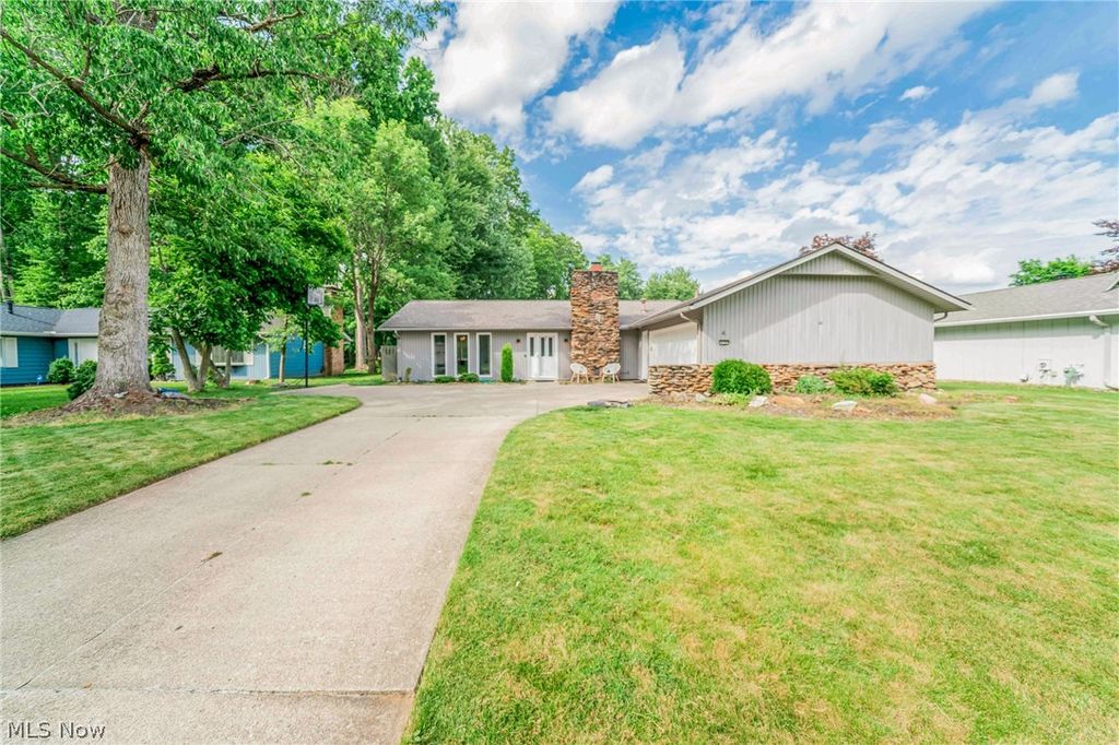 Photo of 6165 Creekside Lane, North Ridgeville, OH 44039 (MLS # 5217858)