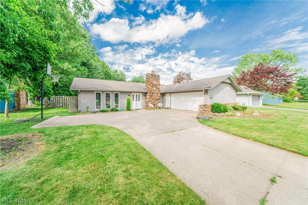 Photo of 6165 Creekside Lane, North Ridgeville, OH 44039 (MLS # 5217858)