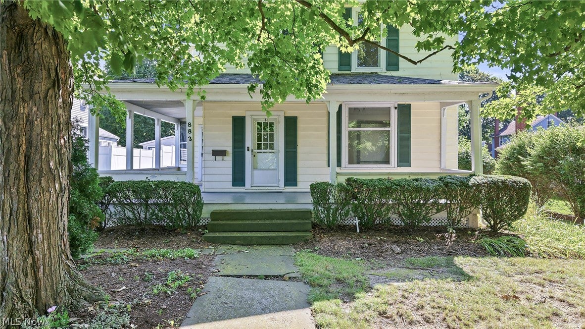 882 N Lincoln Avenue