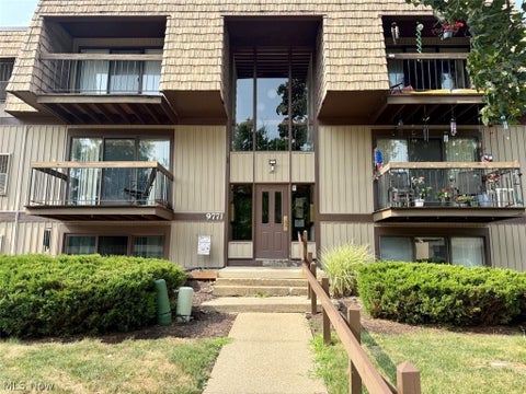 Condo For Sale - 9771 Sunrise Boulevard #N12<br/> North Royalton, OH 44133