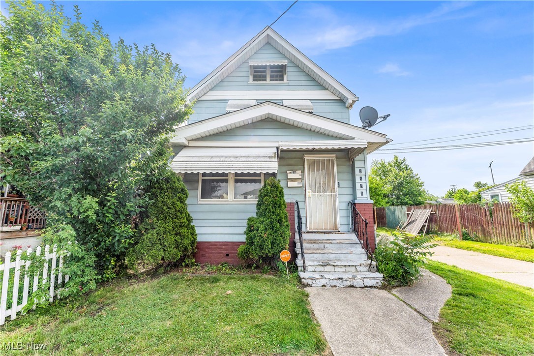 3439 W 62nd St | UP, Cleveland - Spacious 2 bed 1 bath multi-family home! //
$ 825 rent / $ 825 deposit //
$55 application fee per adult //
1-2 pets OK in this unit. After application pre-approval, a PetScreening is required for any animals to proceed with one of our properties; a PetScreening affidavit is still required if you have no pets. (Some breed restrictions apply per HUD guidelines). //
NO SMOKING //
1 time $139 non-refundable set up fee paid at lease signing //
$30/month required resident benefit package; can include personal property/liability insurance for an additional $5/month for $35/month total. //
After application Pre-Approval 1 applicant per household application is required to fill out a PetScreening application, before being about to proceed with placing a Reservation Fee for one of our properties. Â You will receive a pre-approval for your application and in order to proceed, the PetScreening is required. Even if you have NO pets - this application must be filled out. One time, non-refundable pet fee of $250-600 per animal applies to all pets & must be paid before or when you pay your first month rent. (No fee for qualified assistance animals). //
Our application is processed through secure site: Findigs, and they require ID and income verification. Without this, your application will not be processed. They offer 24/7 chat support on their application directly if you have any questions. //
BEDROOMS: 2 //
BATHROOMS: 1 //
APPLIANCES PROVIDED: APPLIANCES PROVIDED: TO BE PROVIDED UPON MOVE IN //
UTILITIES / RESIDENT RESPONSIBILITY: Resident pays gas and electric and is responsible for snow removal. //
Serious inquiries only.