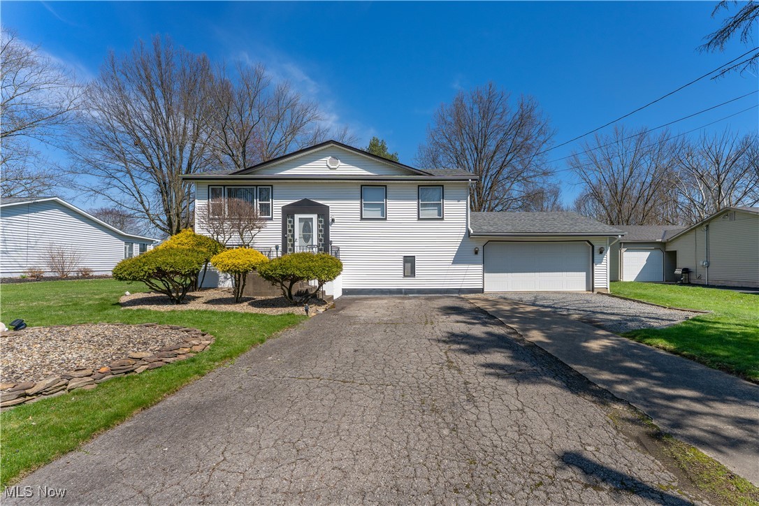 1863 Beaver Trail, Mineral Ridge, Ohio image 2