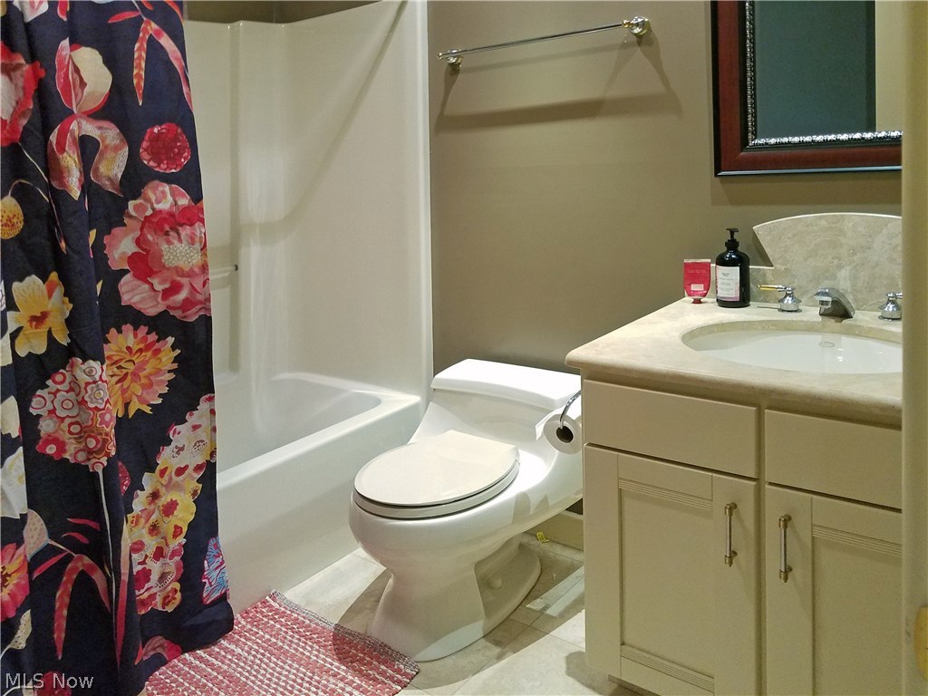 Red Tail - Residential