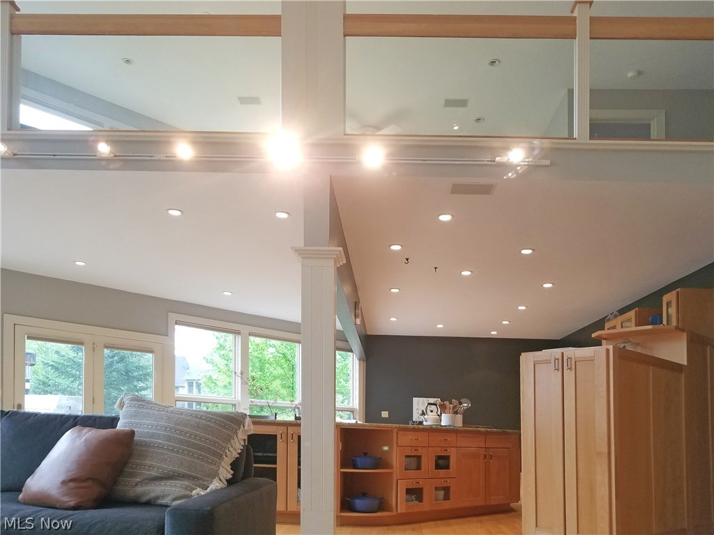 Red Tail - Residential