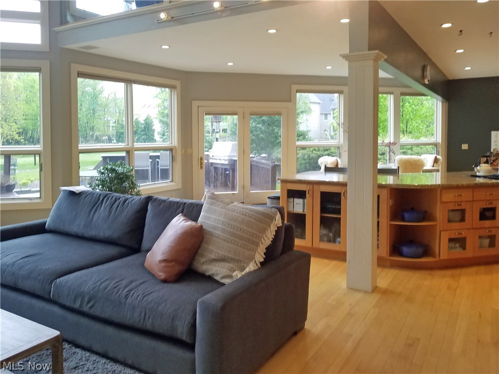 Red Tail - Residential