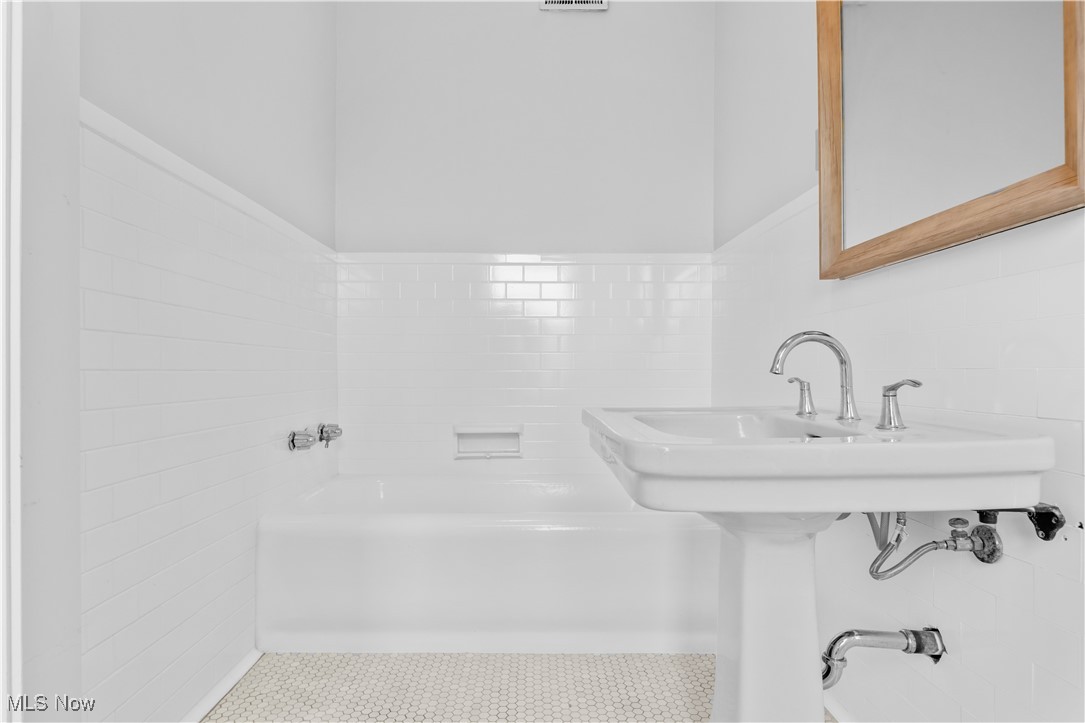 2472 Overlook Road #11, Cleveland Heights, Ohio image 23