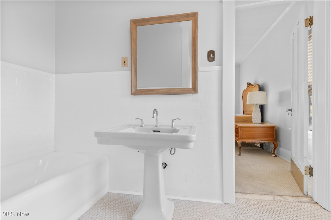 2472 Overlook Road #11, Cleveland Heights, Ohio image 22