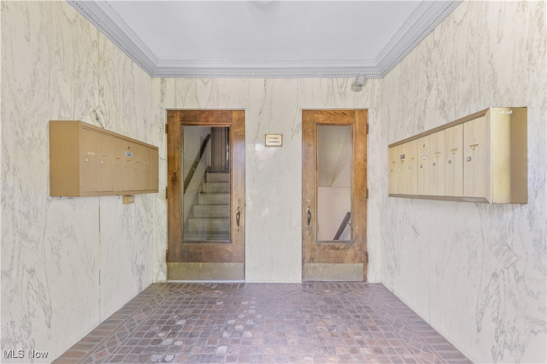 2472 Overlook Road #11, Cleveland Heights, Ohio image 3