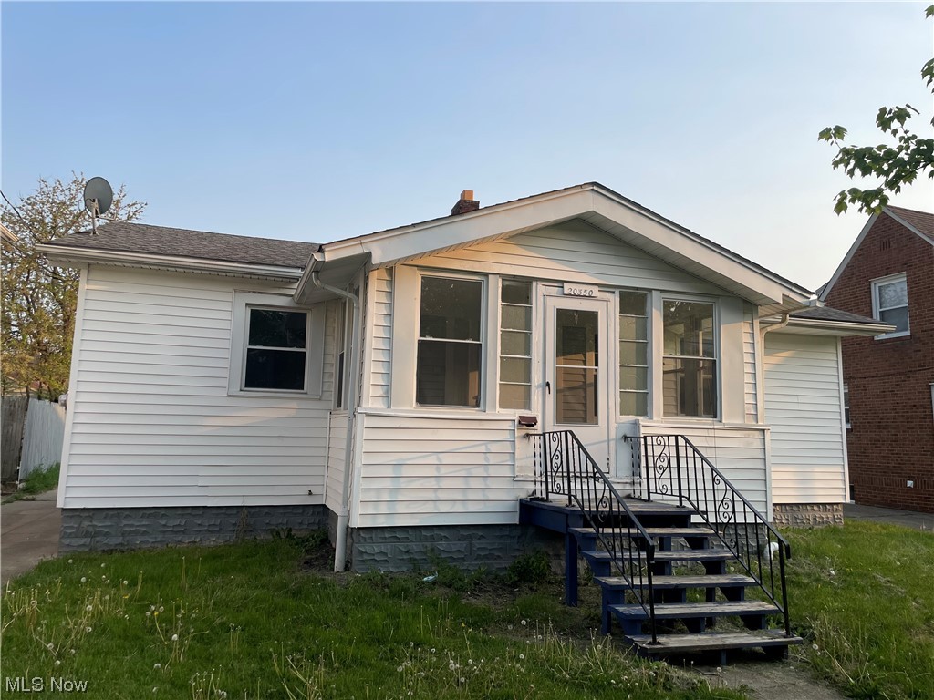 Come see this newly remodeled ranch style house located in the heart of Euclid. Freshly painted interior, laminate floors, vinyl windows and back deck perfect for entertaining.Minutes from the 1-90 freeway, Downtown Cleveland and Euclid Hospital. Don't miss this one!! Schedule your visit today with the listing agent.Rental requirements:Credit score of 500 - 600. Below 600 is considered conditional.Less than 3 items in collections, excluding student loan and medical. More than 3 is considered conditional. Monthly income of 2.5 times the amount of the monthly rent.Credit and Eviction Check.$50 Non Refundable App Fee for all Adults who will be occupying the property.Applications can only be completed online.Typical Security Deposit equivalent to one months rent, pending results of background checks. Housing vouchers accepted.