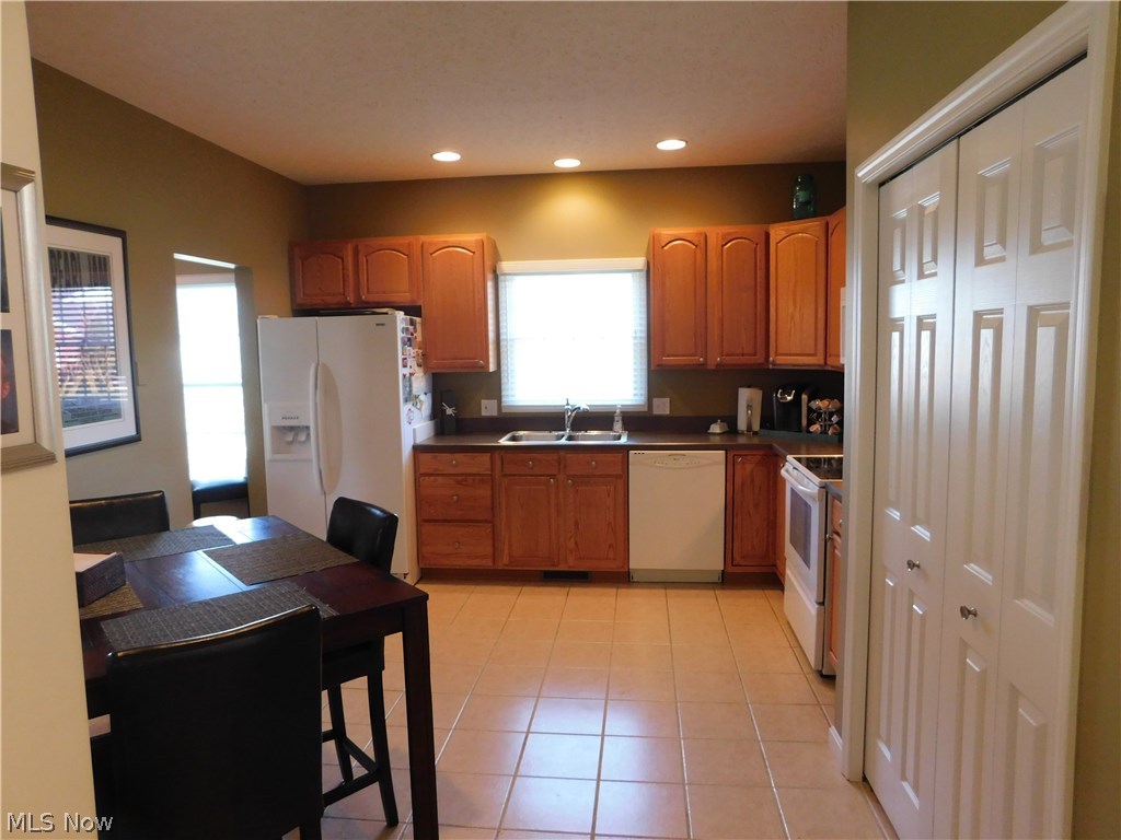 Village Lake Estate Sub - Residential