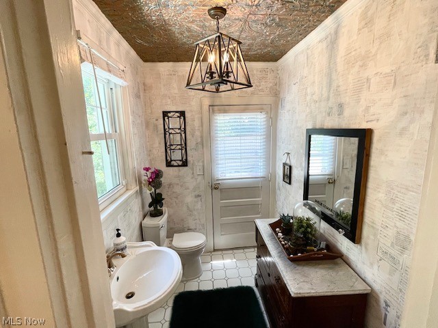 Main image without alt text