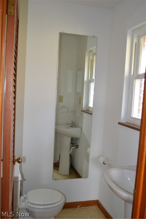 Main image without alt text