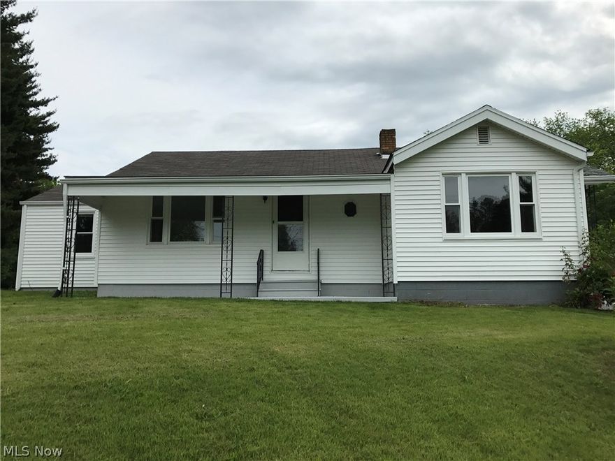 WEDNESDAY JULY 12, 2017 @ 6:00 P.M.~ ONE STORY HOME ON 0.6 ACRES~ COLUMBIANA COUNTY~ ELKRUN TOWNSHIP ~ LISBON SCHOOLS
Good 1 story home, approx. 1207 Sq. Ft. of living space built in 1947. Eat in kitchen with oak cabinets and built in china closet. Also included are a Frigidaire refrigerator and a GE electric range. Large carpeted living room containing large windows and built in book shelves.  2 Full bathroom with linoleum flooring. 2-3 bedrooms, 2 bedrooms, 3rd bedroom/sitting room with built in shelving and closets.  3/4 basement with new 100 amp breaker box and hot water tank. 6 year old oil forced air furnace. Shingle roof, new vinyl siding, new windows and spouting. All situated on .6 acres of land with approved well and septic system.

Terms on Real Estate: 10% down day of sale, balance due upon delivery of deed and title guarantee.  This property sells without reservation to the highest bidder.