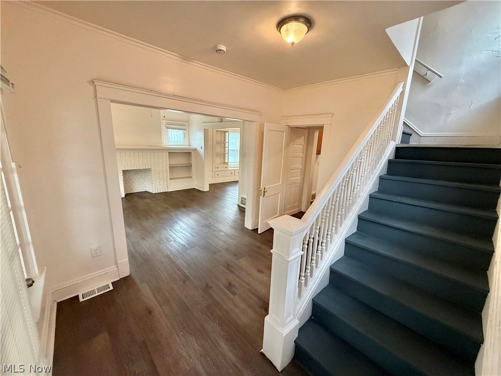 Photo of 6913 Harvard Avenue, Cleveland, OH 44105 (MLS # 5204062)