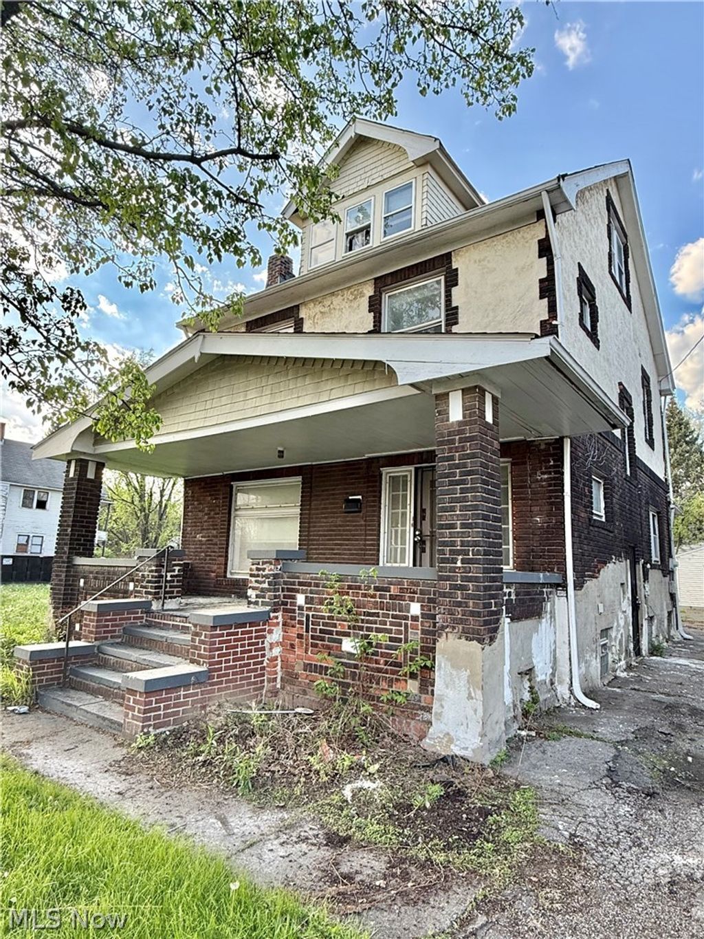 Photo of 6913 Harvard Avenue, Cleveland, OH 44105 (MLS # 5204062)