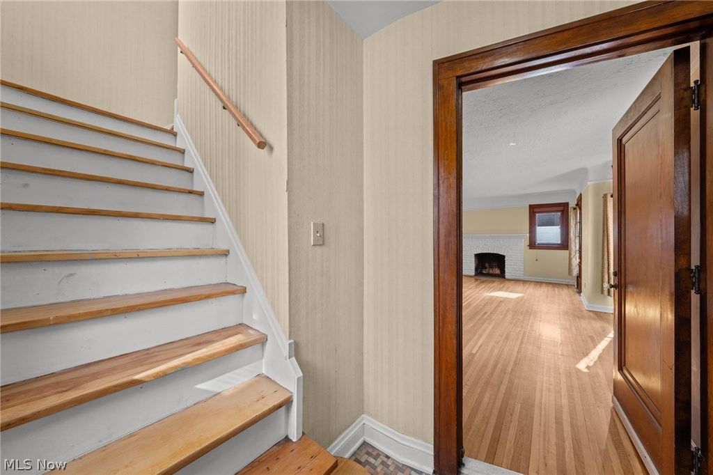 Photo of 18427 Winslow Road, Shaker Heights, OH 44122 (MLS # 5202833)