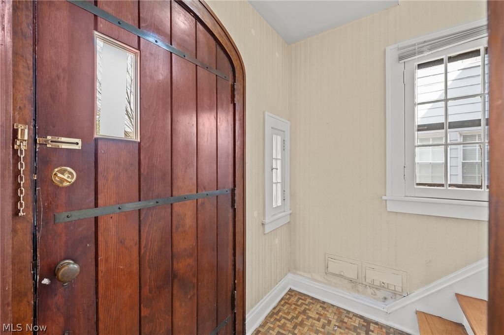 Photo of 18427 Winslow Road, Shaker Heights, OH 44122 (MLS # 5202833)