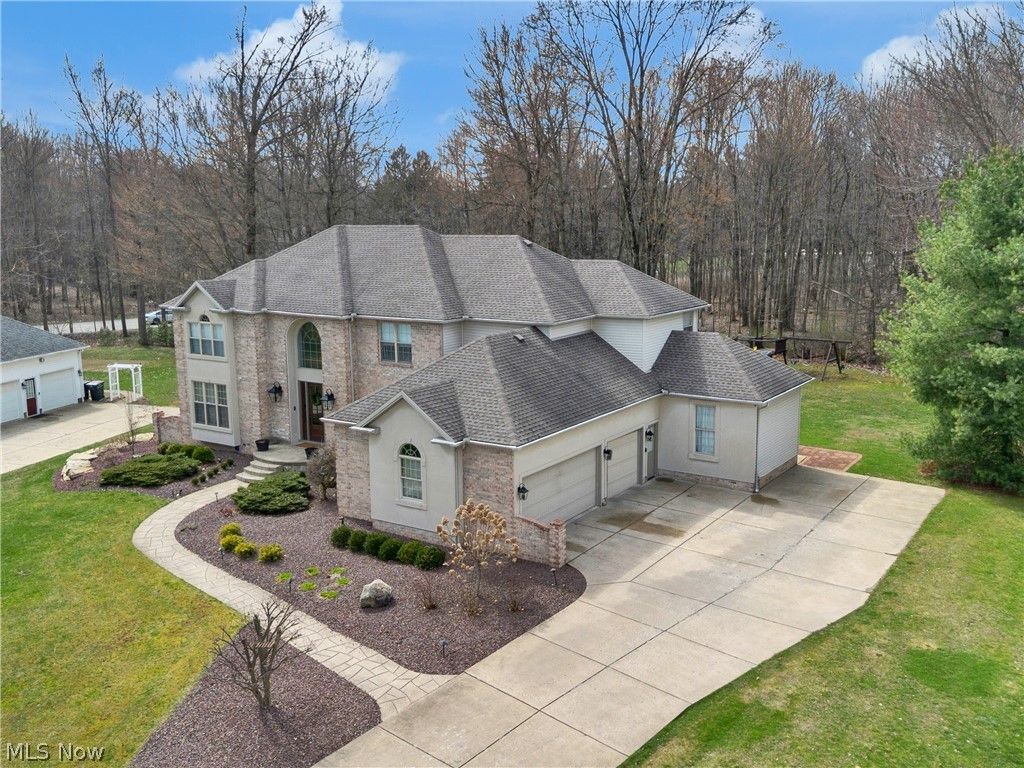 Photo of 5315 Cloisters Drive, Canfield, OH 44406 (MLS # 5195022)