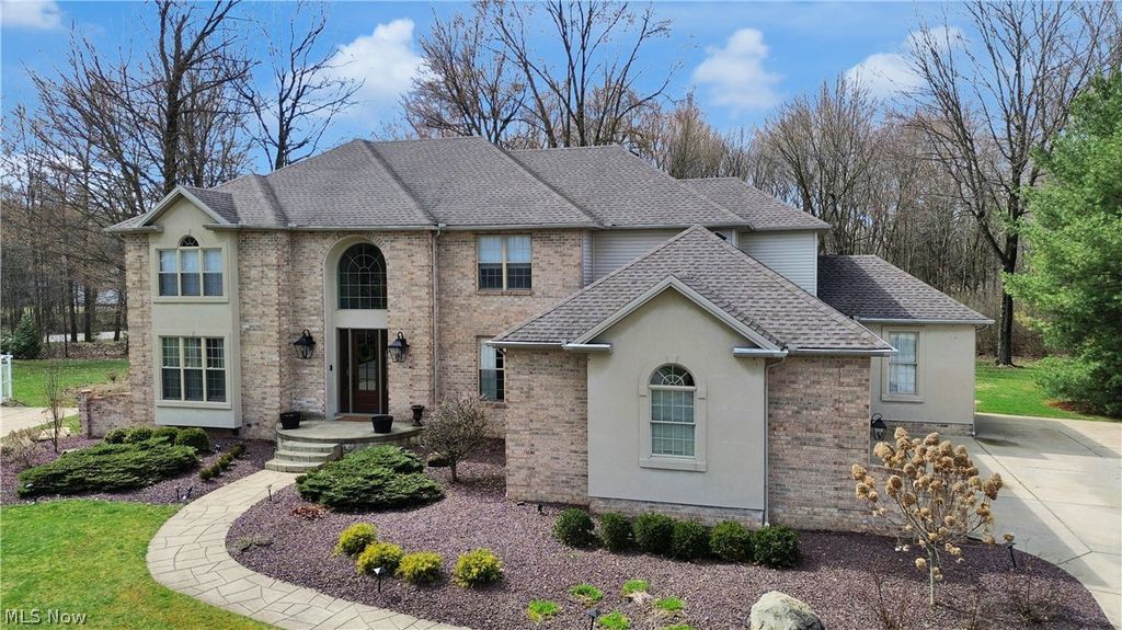 Photo of 5315 Cloisters Drive, Canfield, OH 44406 (MLS # 5195022)