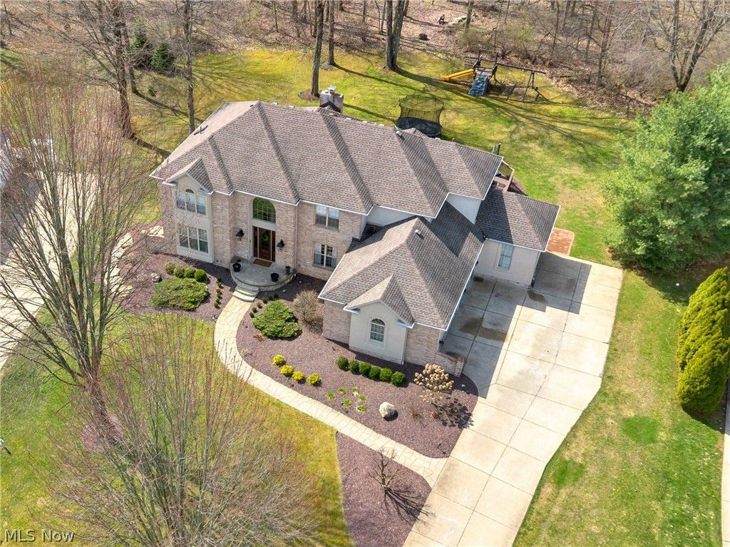 Photo of 5315 Cloisters Drive, Canfield, OH 44406 (MLS # 5195022)