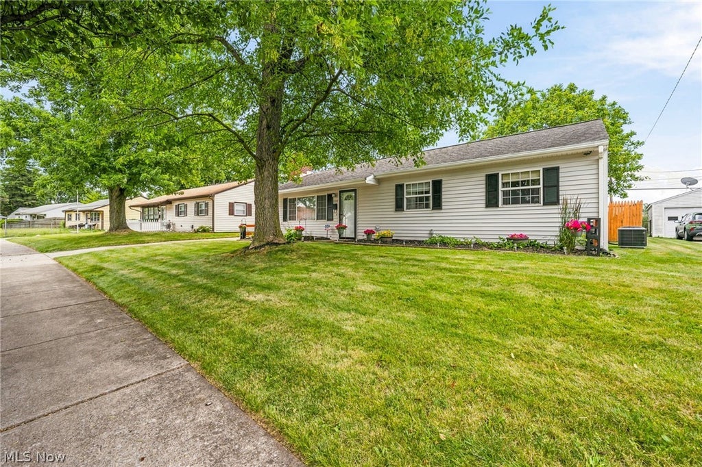 Photo of 2728 19th Street NE, Canton, OH 44705 (MLS # 5223024)