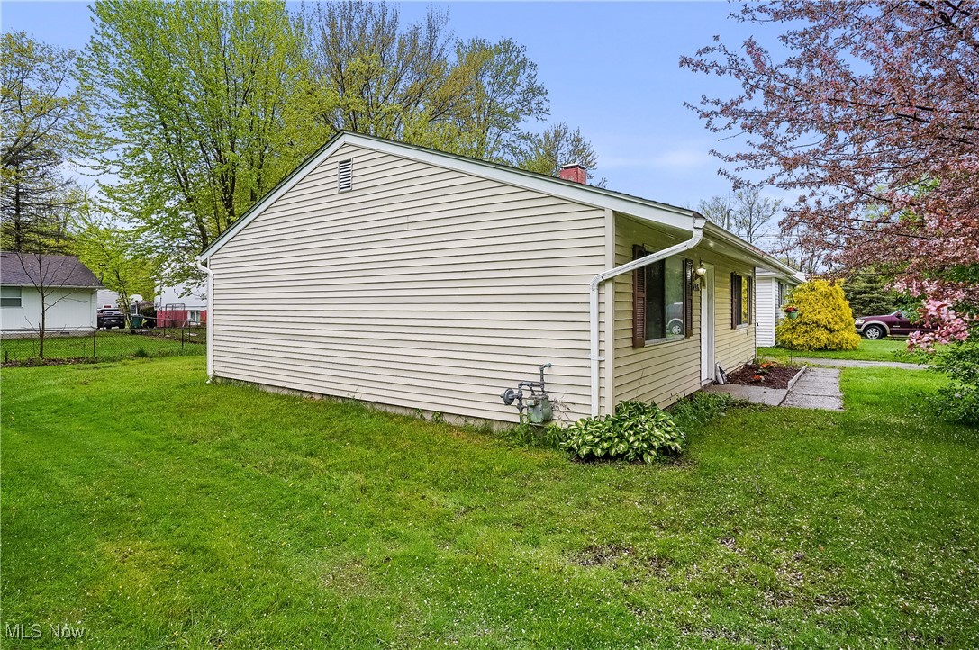 1498 Deermont Avenue, Madison, Ohio image 10