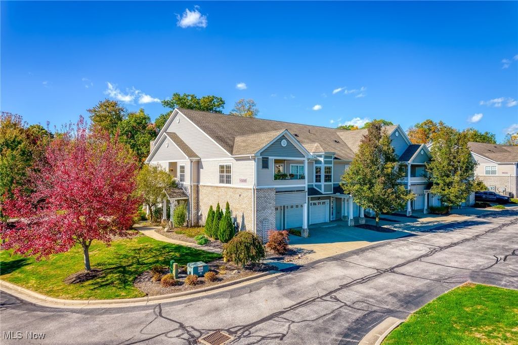 Photo of 522 Robinwood Lane #B, Copley, OH 44321 (MLS # 5166030)