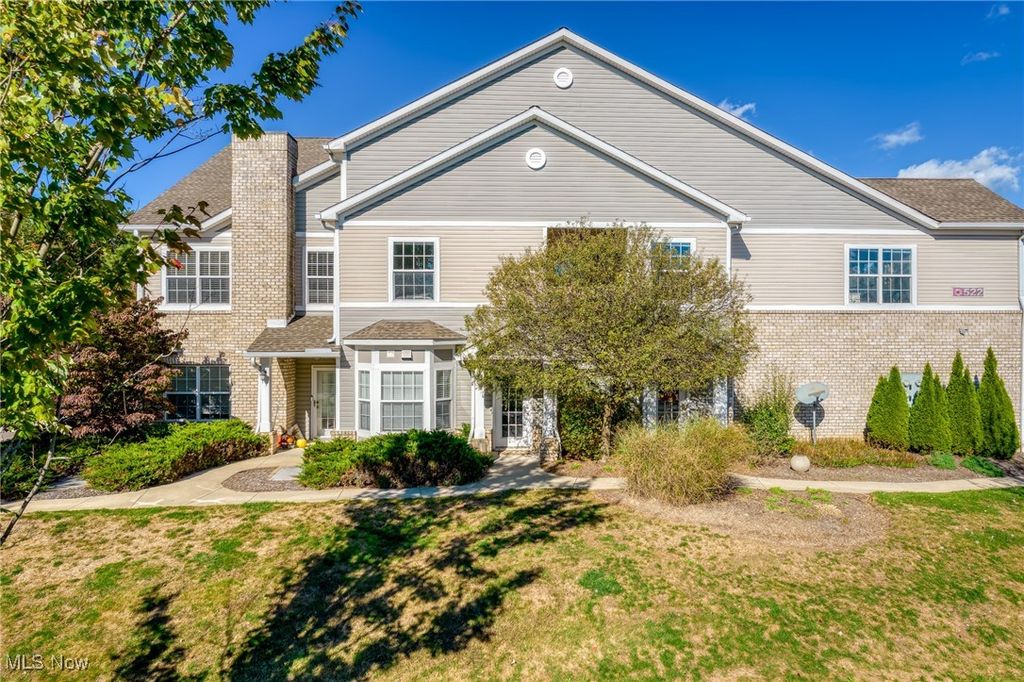 Photo of 522 Robinwood Lane #B, Copley, OH 44321 (MLS # 5166030)