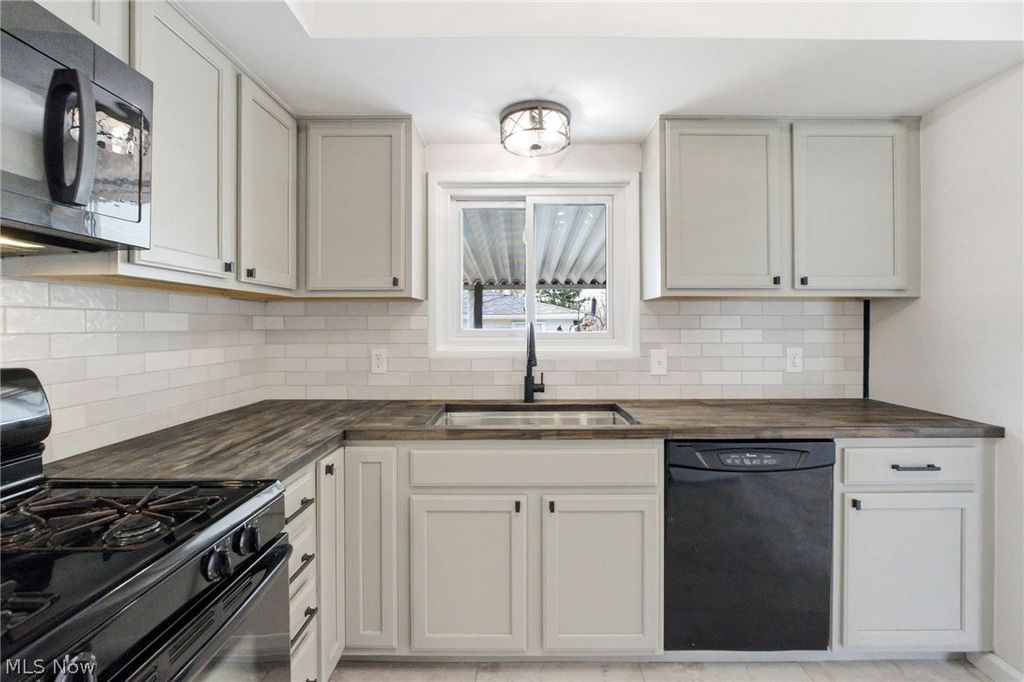 Photo of 5314 Dartmouth Drive, Parma, OH 44129 (MLS # 5196301)