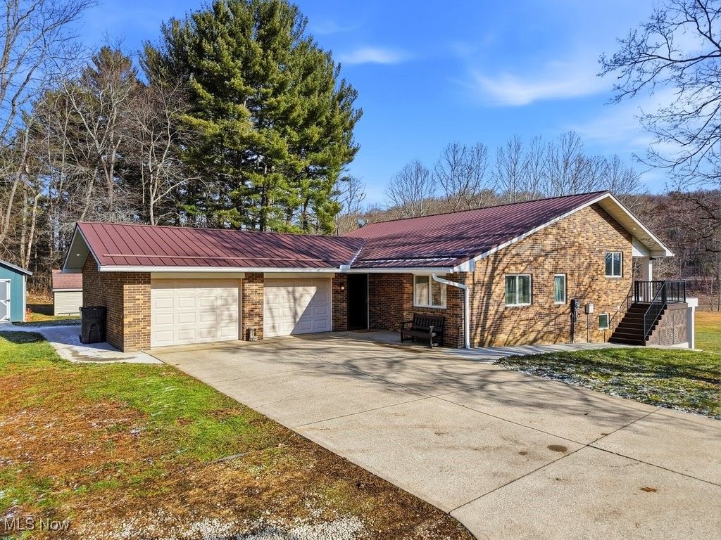 Photo of 1430 Magnolia Road SW, Dellroy, OH 44620 (MLS # 5181057)