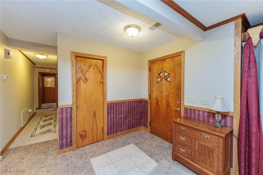 Photo of 427 Perry Road, Tallmadge, OH 44278 (MLS # 5168990)