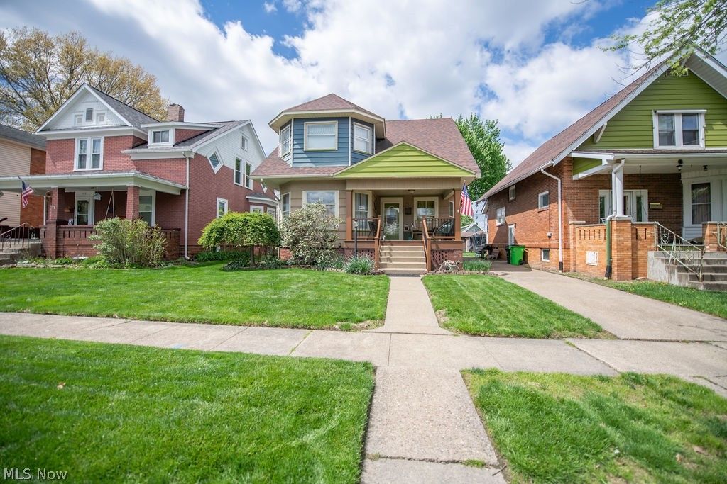 Photo of 716 N Dawson Street, Uhrichsville, OH 44683 (MLS # 5203329)