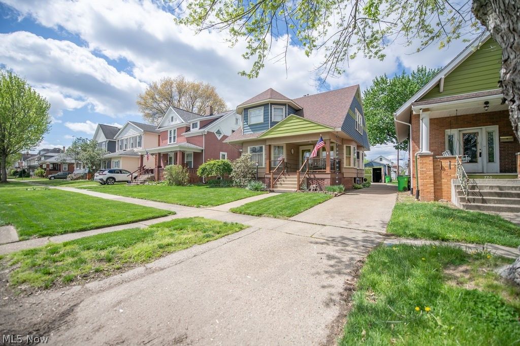 Photo of 716 N Dawson Street, Uhrichsville, OH 44683 (MLS # 5203329)