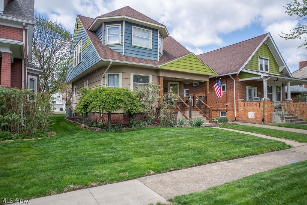 Photo of 716 N Dawson Street, Uhrichsville, OH 44683 (MLS # 5203329)