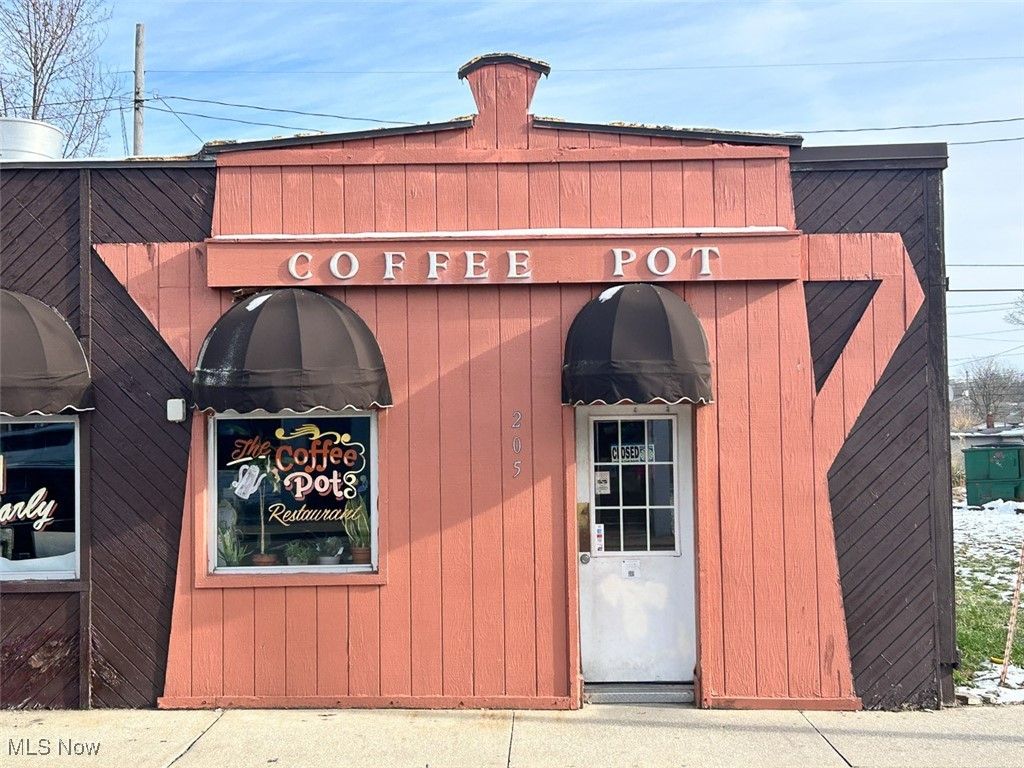 Photo of 205 2nd Street NW, Barberton, OH 44203 (MLS # 5177519)